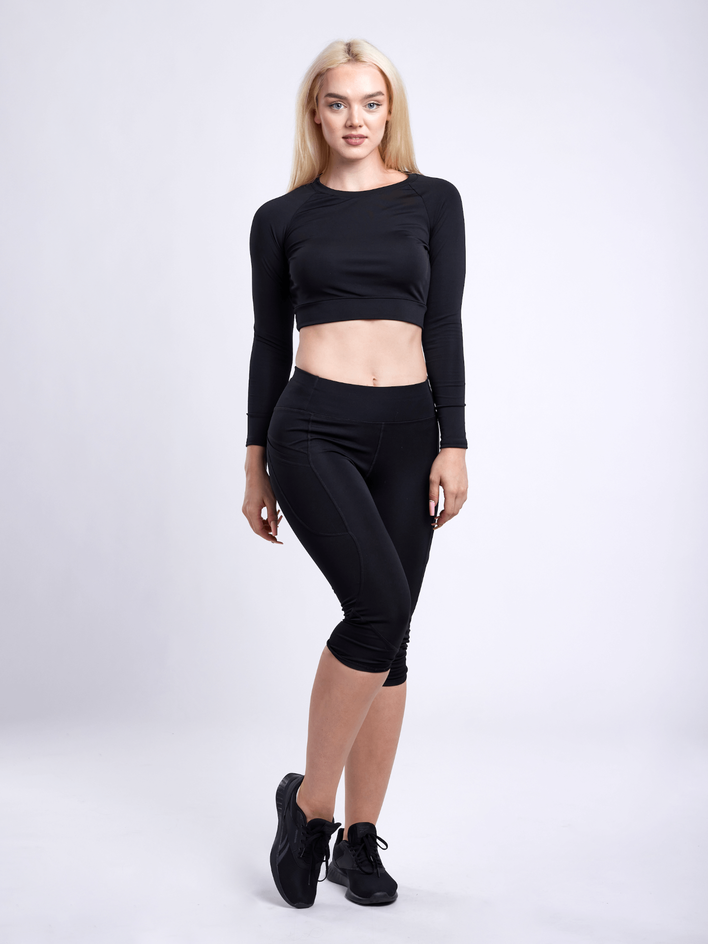 Mid-Rise Capri Fitness Leggings with Side Pockets