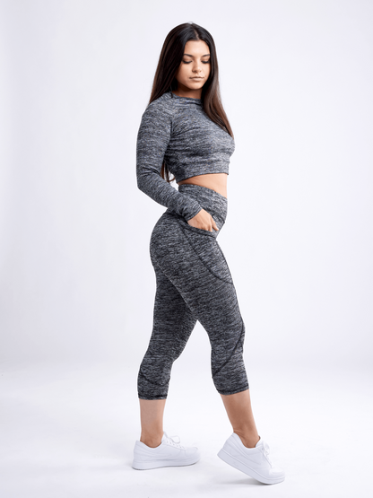 Mid-Rise Capri Fitness Leggings with Side Pockets