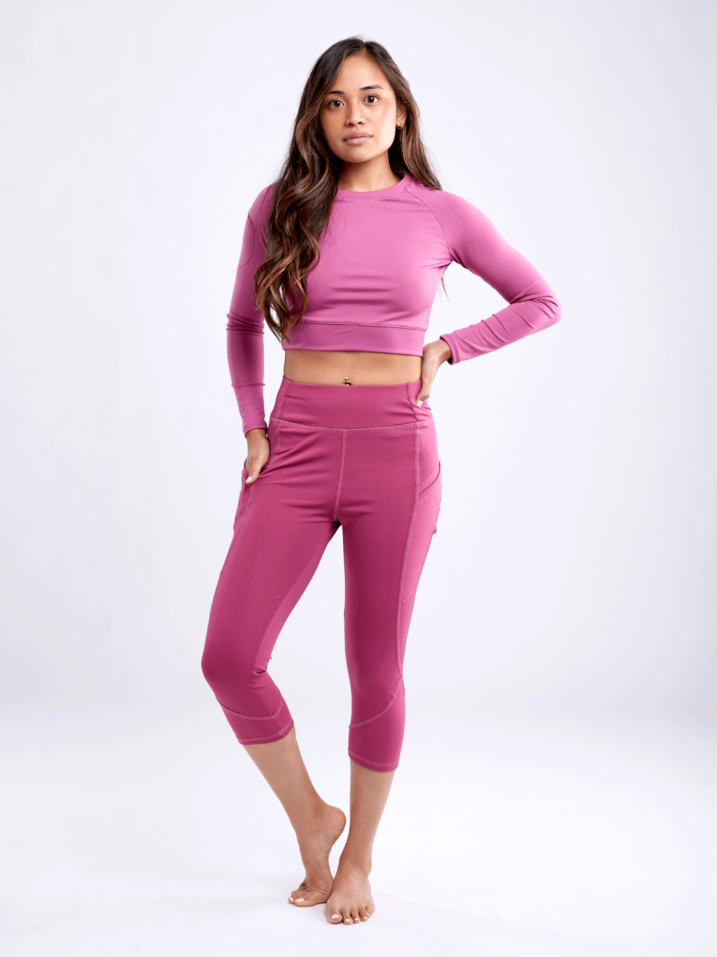 Mid-Rise Capri Fitness Leggings with Side Pockets