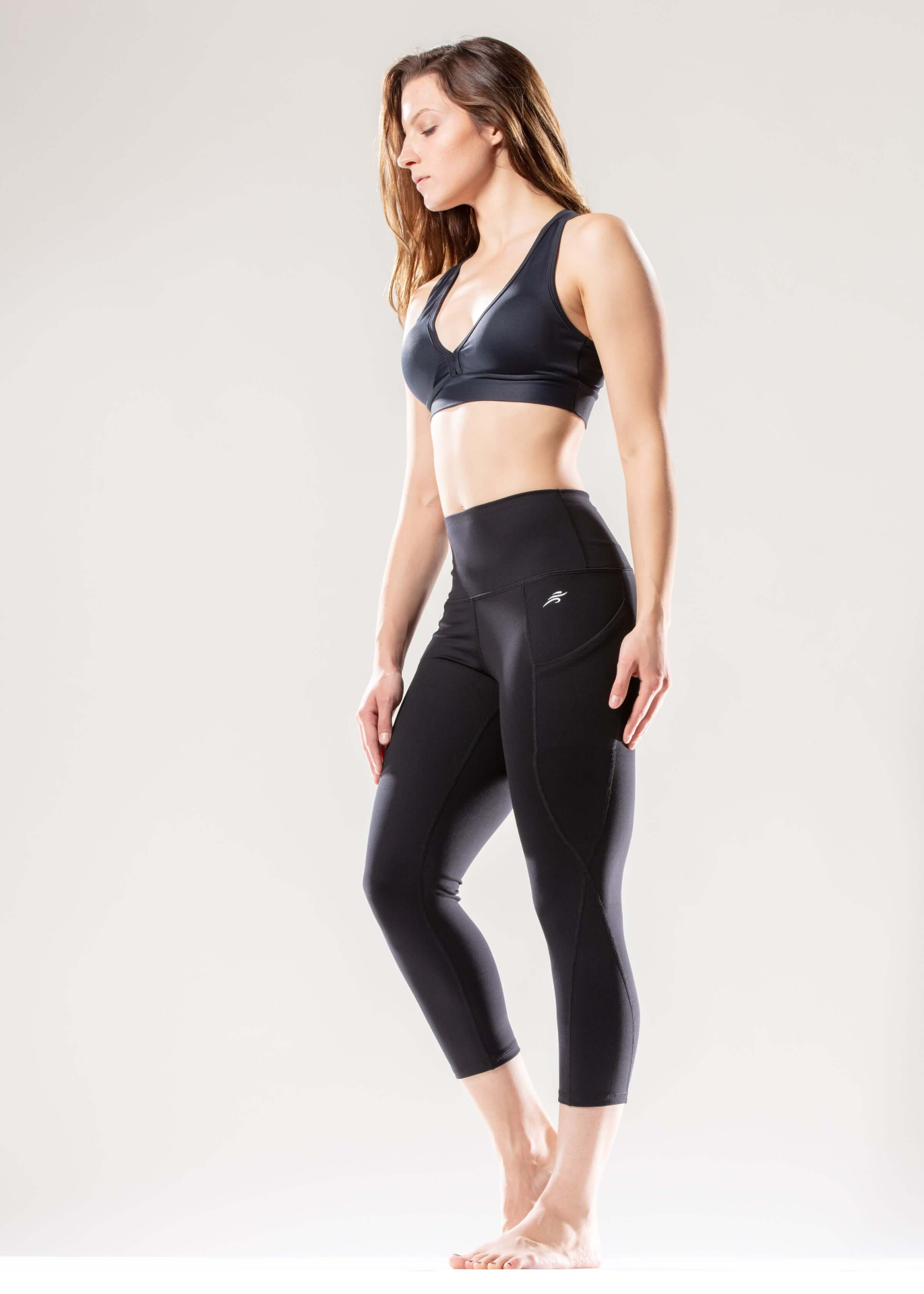 Jolie High-Waisted Capri Leggings with Hip Pockets