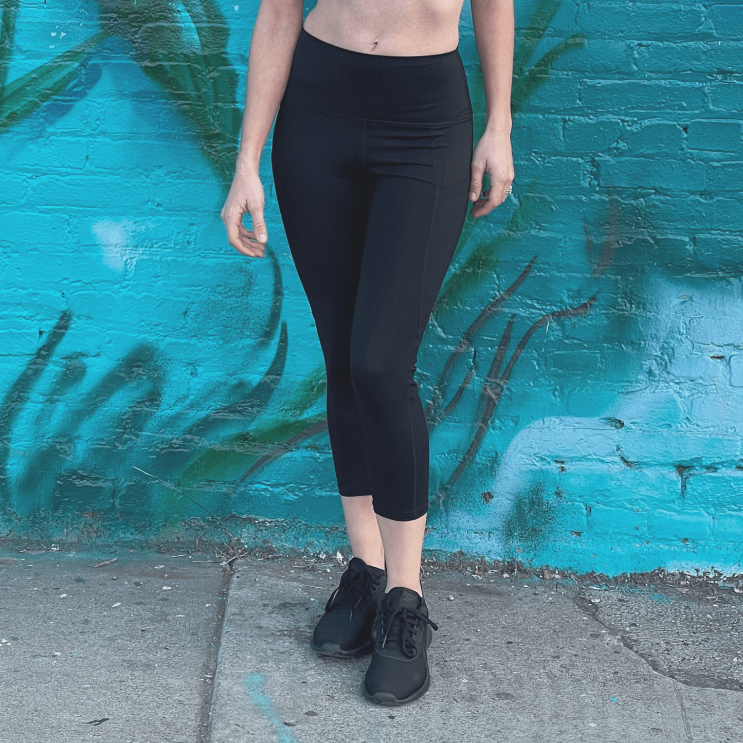 Seajoy Athletic High-Waisted Capri Leggings with Hip Pockets